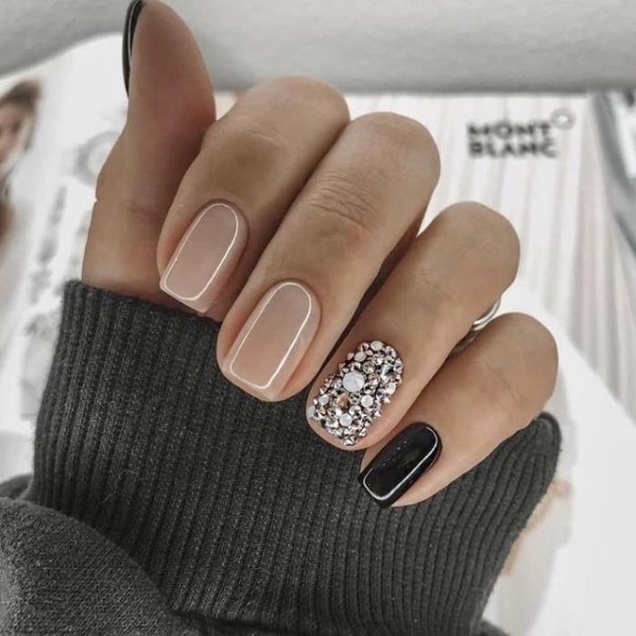 Backdate 3  Pretty Short Nail Designs You'll Love