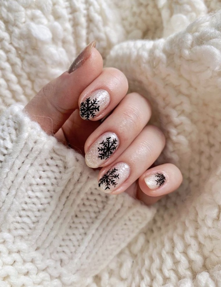 Backdate 4  Christmas Nail Art Designs That Are Extra Festive