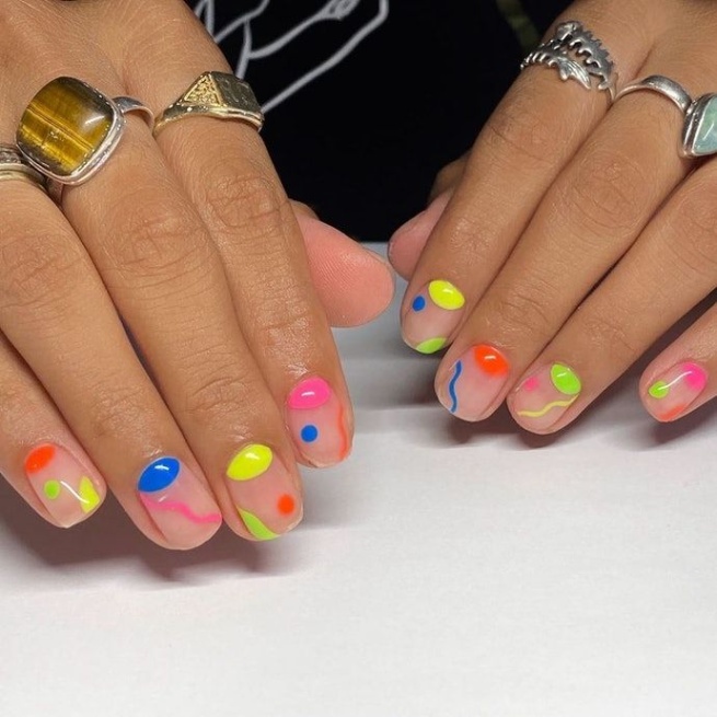 Niche Utama 1  August Nail Designs To End The Summer Off Right — & Bright