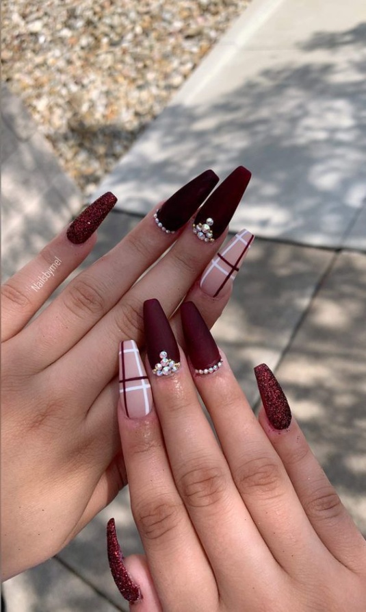 Niche Utama 1 + Burgundy Nails That Are Ultra Trendy Right Now In