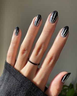 Niche Utama 1  Cool Halloween Nails Art Design Ideas For   Glamour