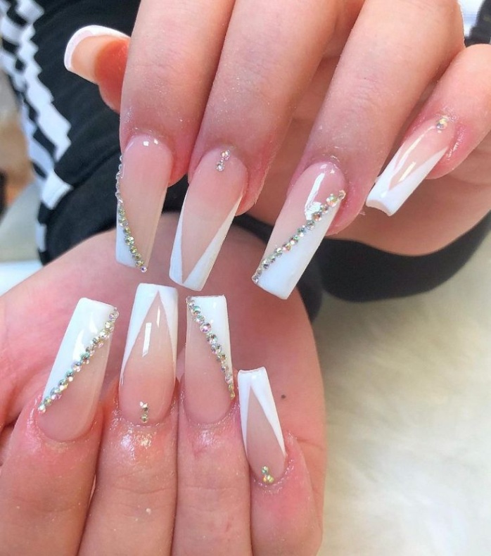 Niche Utama 1  Elegant White Nail Designs Perfect For All Seasons