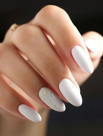 Niche Utama 1  Elegant White Nail Designs To Copy