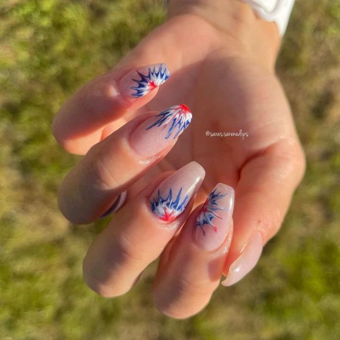 Niche Utama 1  Gorgeous And Classy Th Of July Nails We Can't Get Over In 202