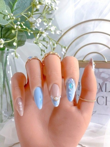 Niche Utama 1 + Gorgeous Light Blue Nails To Spruce Up Your Look