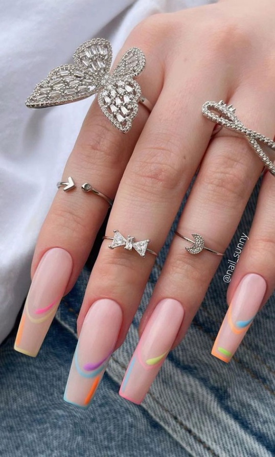 Niche Utama 1  Hottest & Cute Summer Nail Designs : Subtle Colored Outline