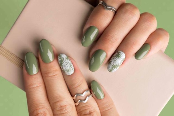 Niche Utama 1  Olive Green Nail Designs That Work All Year Round