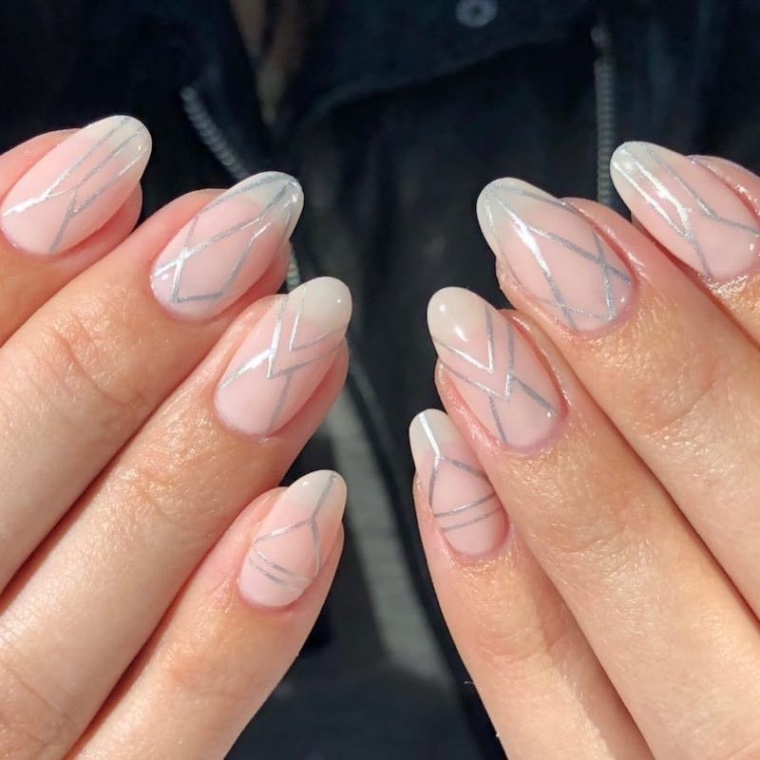 Niche Utama 1 These Silver Nail Designs Will Take You Through The Holiday Season