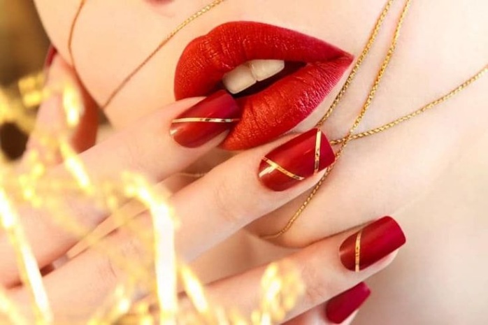 Niche Utama 1 Top  Easy Red And Gold Nail Designs