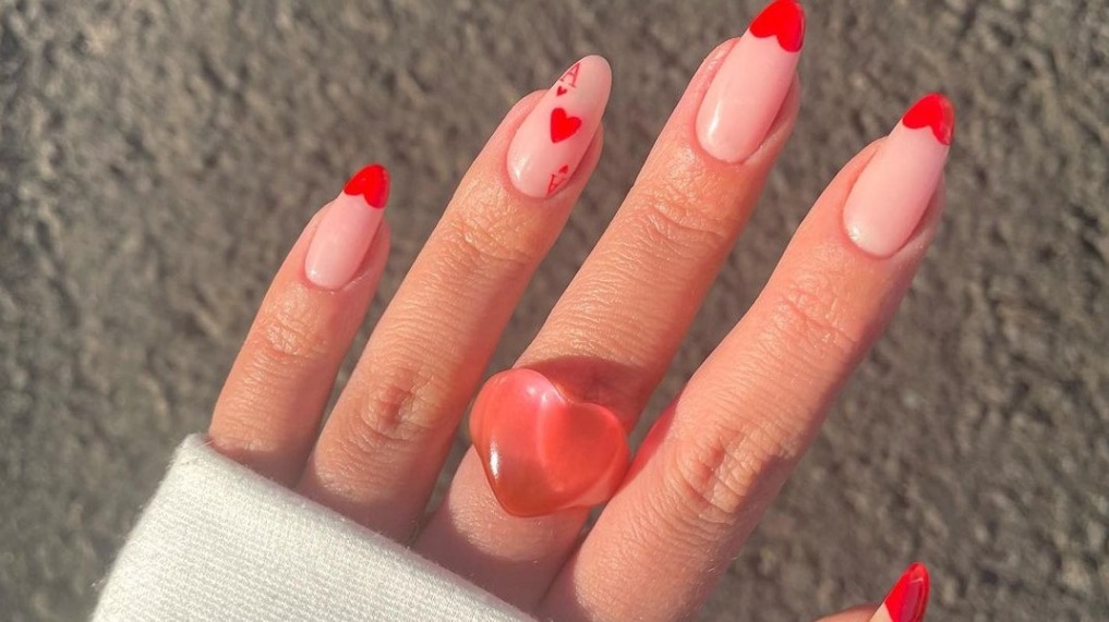 Niche Utama 1  Valentine's Day Nail Art Ideas We're Crushing On (that You Can