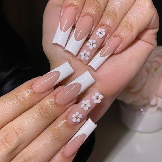 Niche Utama 1  White Acrylic Nail Designs For Every Occasion