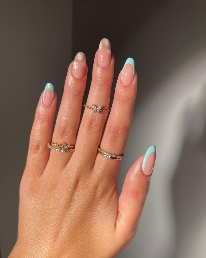 Niche Utama 2  Aesthetic Almond Nails For Your Inspiration