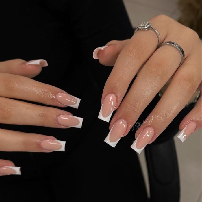 Niche Utama 2  Best French Tip Nail Designs To Inspire You