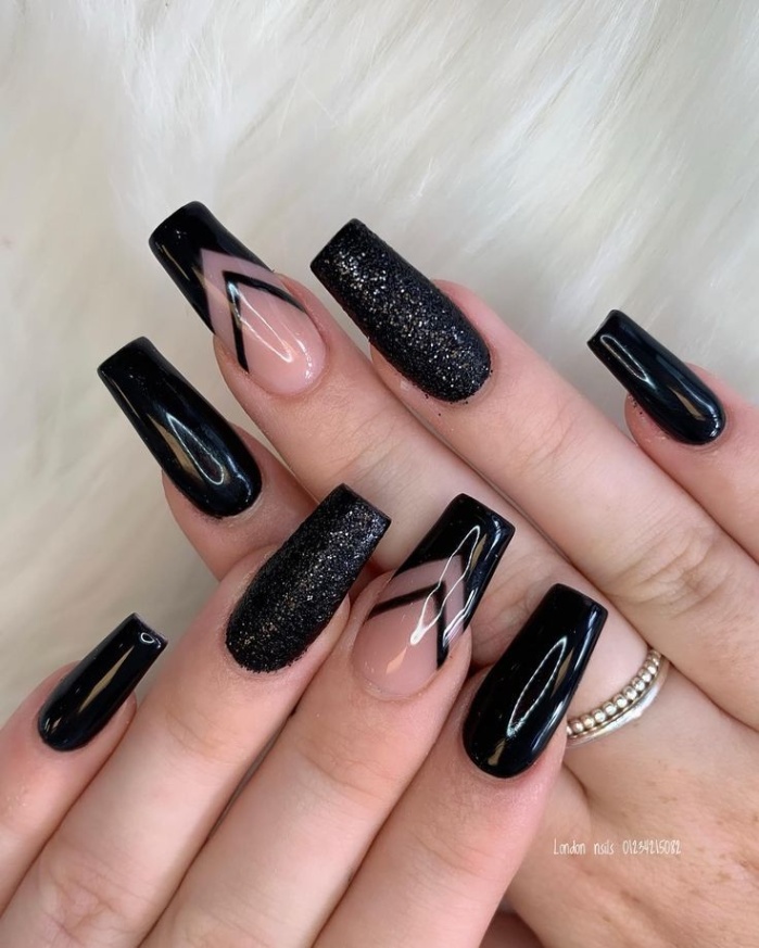 black nail design Niche Utama 2  Black Nail Designs To Try This Year  Ray Amaari