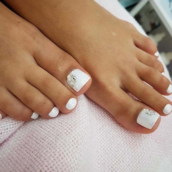 white toe nail designs Niche Utama 2  Elegant Toe Nail Designs for Spring and Summer