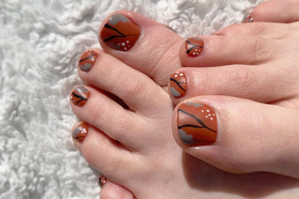 Niche Utama 2  Gorgeous Fall Pedicure Ideas