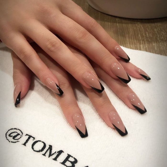 Niche Utama 2 Hailee Steinfeld's Translucent French Manicure Is A Birthday Gift