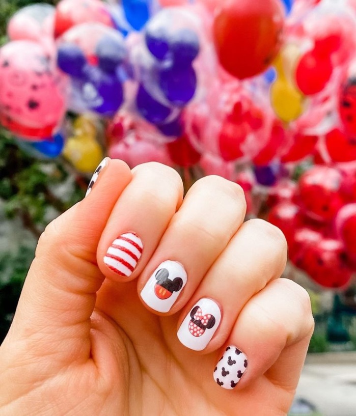 Niche Utama 2  Incredibly Cute Disney Nails That Add A Touch Of Magic