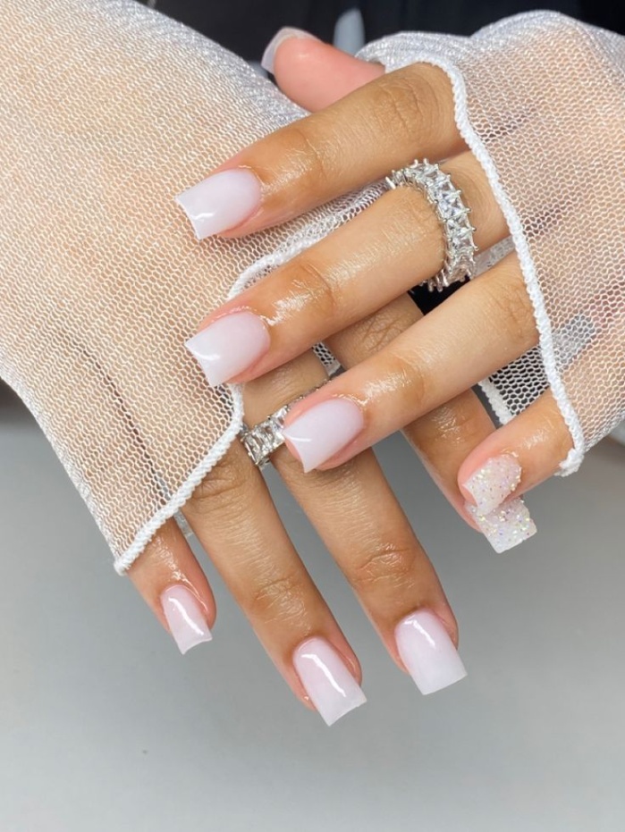 Niche Utama 2 Milky White Nails