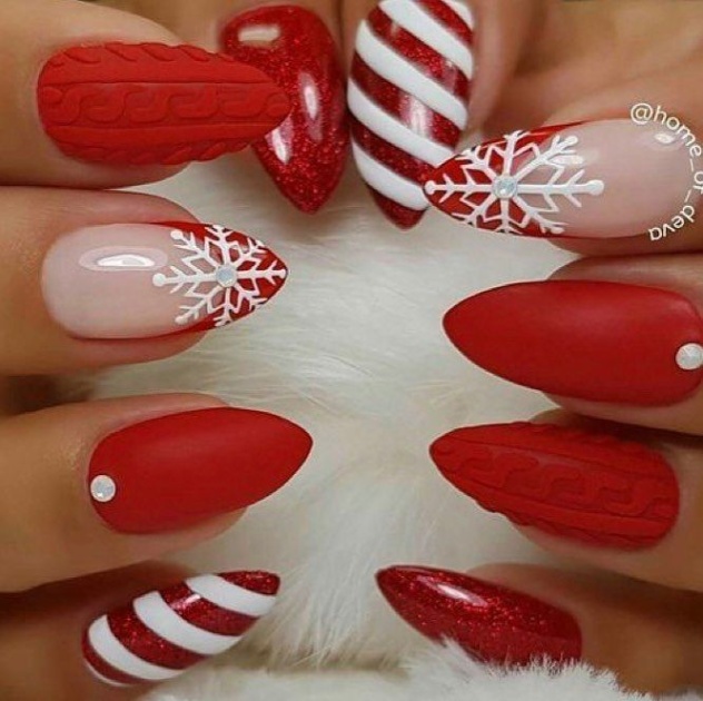 Niche Utama 2  Outstanding Christmas Nail Designs To Celebrate This Year