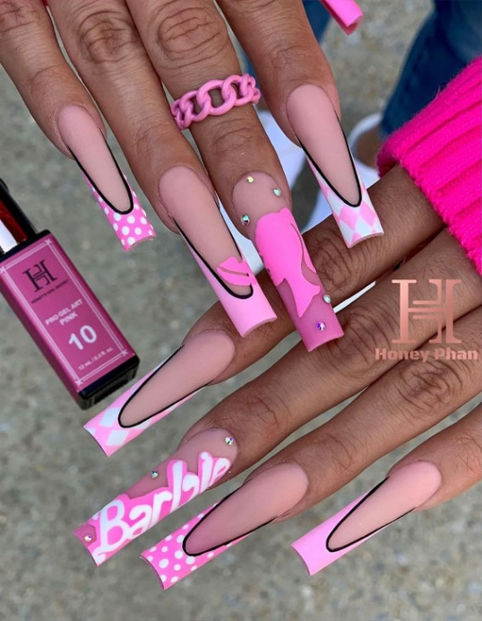 Niche Utama 2  Rock Your Style With Trendy Nail Designs : Barbie French