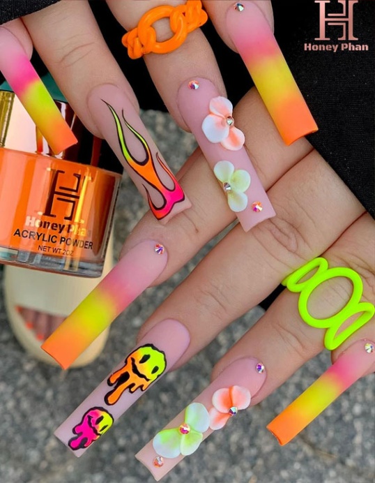 Niche Utama 2  Rock Your Style With Trendy Nail Designs : Ombre Melted Face