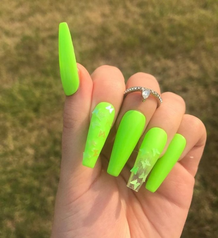 Niche Utama 2  Sage Green Nails That Are Worth Swooning Over