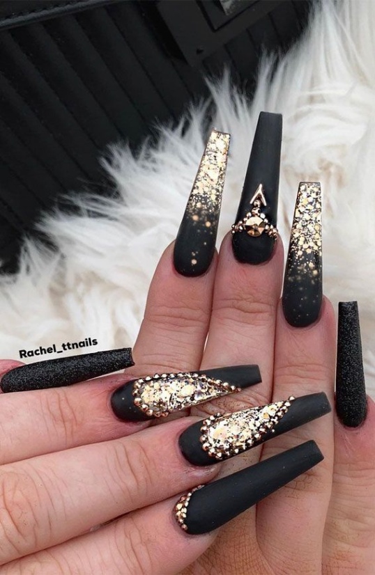 Niche Utama 2 Stylish Nail Art Designs That Pretty From Every Angle : Glam Black