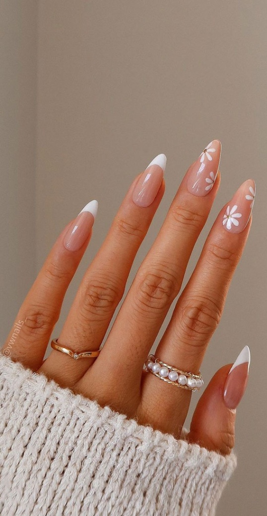 Niche Utama 2  Trendy Flower Nail Designs That You Should Try : White Tips +