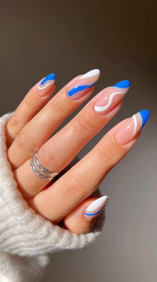 Niche Utama 2  Trendy Summer Nail Colours & Designs : Blue And White Swirl